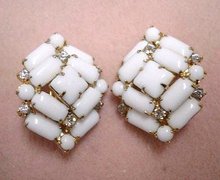 DECO MILK GLASS&RHINESTONE PAIR - BROOCHES