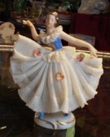 Lovely Antique DRESDEN FIGURINE
