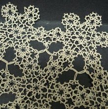 LOVELY LARGE TATTING LACE CENTERPIECE