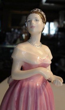ROYAL DOULTON FIGURINE *CAMILLA*