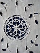 LOVELY VICTORIAN WIDE CLUNY LACE Tray Cloth