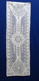 Lovely filet LACE TABLE/BUFFET RUNNER