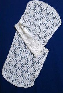 DAINTY LACE TABLE OR BUFFET RUNNER