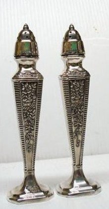 DECO-PAIR-SILVER SALT&PEPPER SHAKERS