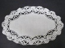 LOVELY ANTIQUE BOBBIN LACE OVAL DOILY