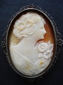 SUPERB LARGE CAMEO-BROOCH/PENDANT SIGNED