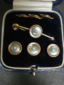 FANCY VICTORIAN GENTS PIN AND BUTTONS