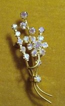 DAINTY VINTAGE RHINESTONE BROOCH