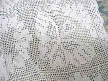 LOVELY Antique FILLET LACE CENTERPIECE