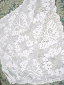 LOVELY Antique FILLET LACE CENTERPIECE