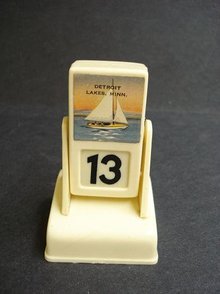VINTAGE PERPETUAL-FLIP STYLE DESK CALENDAR