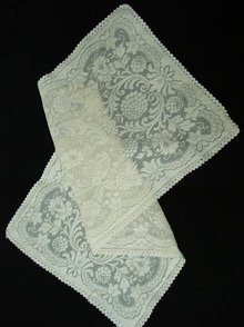 EARLY 1900's FILLET LACE TABLE/BUFFET RUNNER