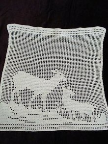 LARGE FILLET LACE - MOTHER DEER AND BABY