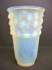 OPALESCENT*SABINO VASE*SEA SHELLS/CORAL