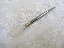 VICTORIAN PEARL HANDLE LACEMAKING TOOL