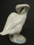 LOVELY LLADRO FIGURE - GOOSE PREENING