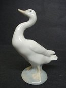 LOVELY LLADRO FIGURE - WHITE GOOSE