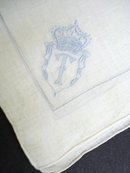 VINTAGE EMBROIDERED HANKIE MONOGRAM *T*