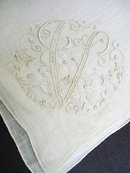 VINTAGE HANKIE EMBROIDERY MONOGRAM *V*