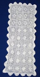 FINEST - HAND CROCHEY - LACE RUNNER