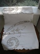 AMAZING CUTWORK&EMBROIDERY TABLECLOTH