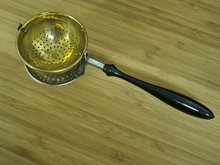 UNIQUE STYLE - LOVELY 1910 TEA STRAINER