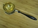 UNIQUE STYLE - LOVELY 1910 TEA STRAINER