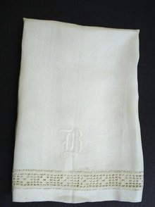 VICTORIAN WHITE TOWEL - LACE & MONOGRAM
