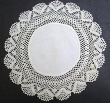 ANTIQUE LINEN CENTER/CROCHET LACE DOILY