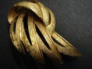 40's SIGNED CORO LARGE GOLD TONE BROOCH