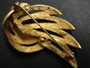 40's SIGNED CORO LARGE GOLD TONE BROOCH