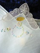 PRETTY EMBROIDERY - SWISS HANKIE