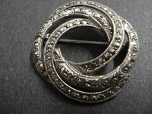 LOVELY MARCASITE BROOCH - LOVERS KNOT