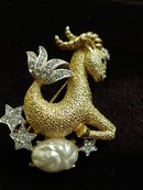 BEAUTIFUL RHINESTONE/PEARL FIGURAL BROOCH -