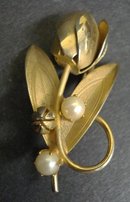 LOVELY FIGURAL BROOCH - GOLDEN TULIP