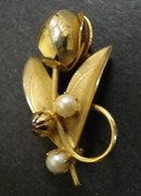 LOVELY FIGURAL BROOCH - GOLDEN TULIP