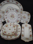 ROYAL ALBERT PETIT POINT 16 PIECE SET-DISHES