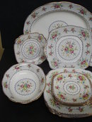 ROYAL ALBERT PETIT POINT 16 PIECE SET-DISHES