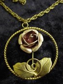 LOVELY VINTAGE FLORAL PENDANT & CHAIN