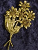 LARGE ANTIQUE GOLD TONE FLORAL BROOCH