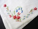 PRETTY VINTAGE HANKIE - EMBROIDERY