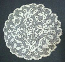 FINE VICTORIAN STYLE FILET LACE ROUND DOILY
