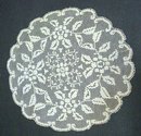 FINE VICTORIAN STYLE FILET LACE ROUND DOILY