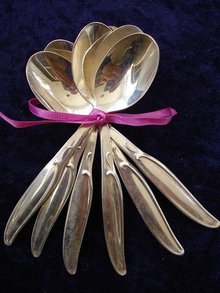 6 TINY SILVER COFFEE SPOONS - WM ROGERS