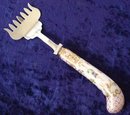ENGLISH PORCELAIN HANDLE SERVING PIECE