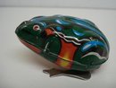 VINTAGE WIND UP TOY PRETTY GREEN FROG