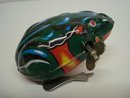 VINTAGE WIND UP TOY PRETTY GREEN FROG