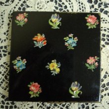 COMPACT BLACK FLORAL ENAMEL