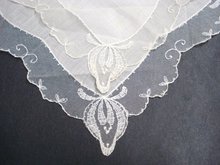 VINTAGE WEDDING HANKY BRIDES FINEST LACE HANDKERCHIEF