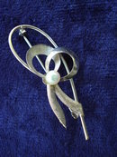 Elegant Vintage Brooch Gold Filled Elegant Bow Art Deco White Gold